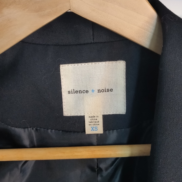 Silence + Noise Black Blazer Stunning - Picture 3 of 4